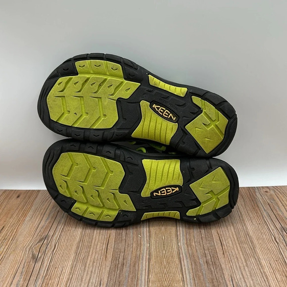 KEEN unisex-child Newport H2 Closed Toe Water Sandals size 4 black & lime - Picture 5 of 6